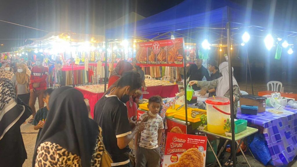 Dari pendapatan sampingan ke sumber rezeki utama — peniaga Alis Fried Chicken berjaya melakukannya.