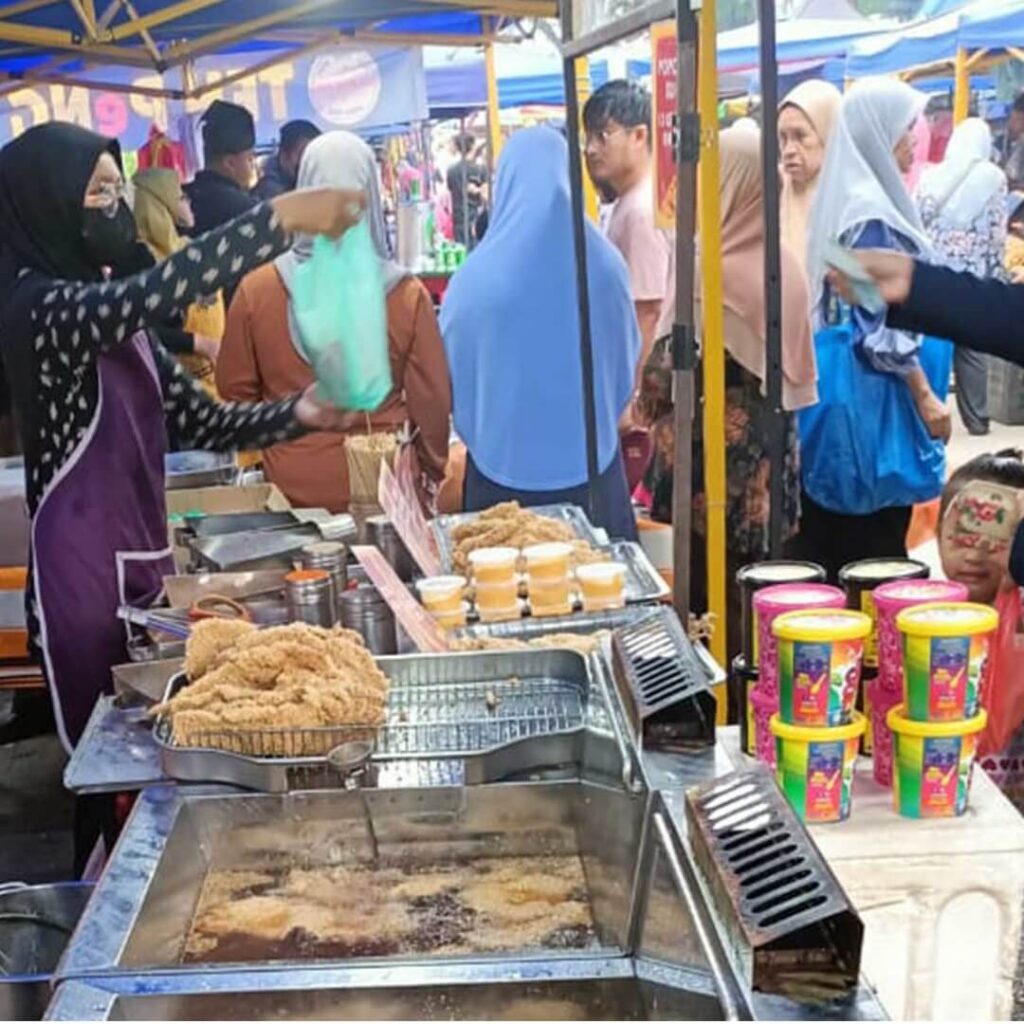 Start your food business journey with Alis Fried Chicken’s low-capital kiosk package.